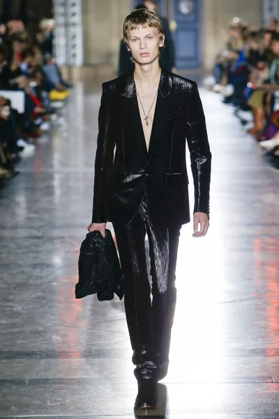 Look 46